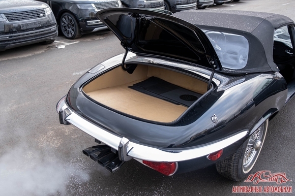Jaguar E-type V12